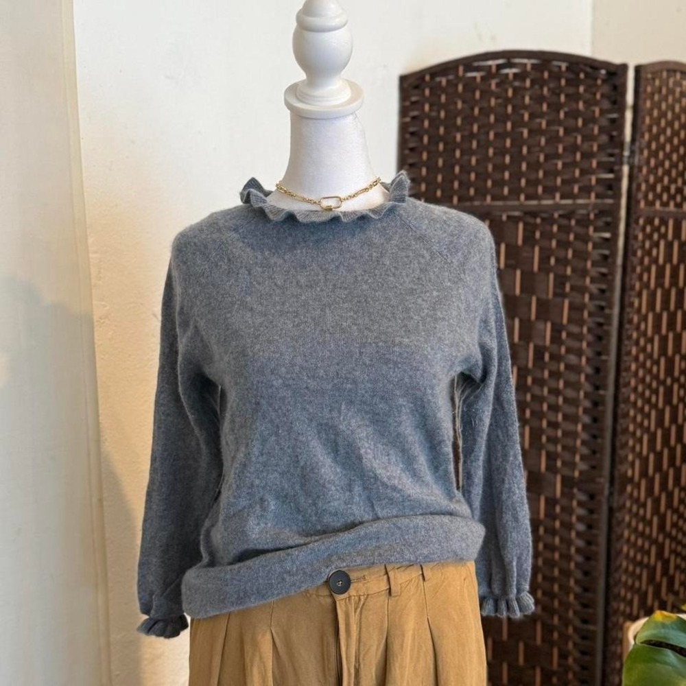 Women's Cashmere Crewneck Ruffle Sweater Gray 3/4 Sleeves Granny Core